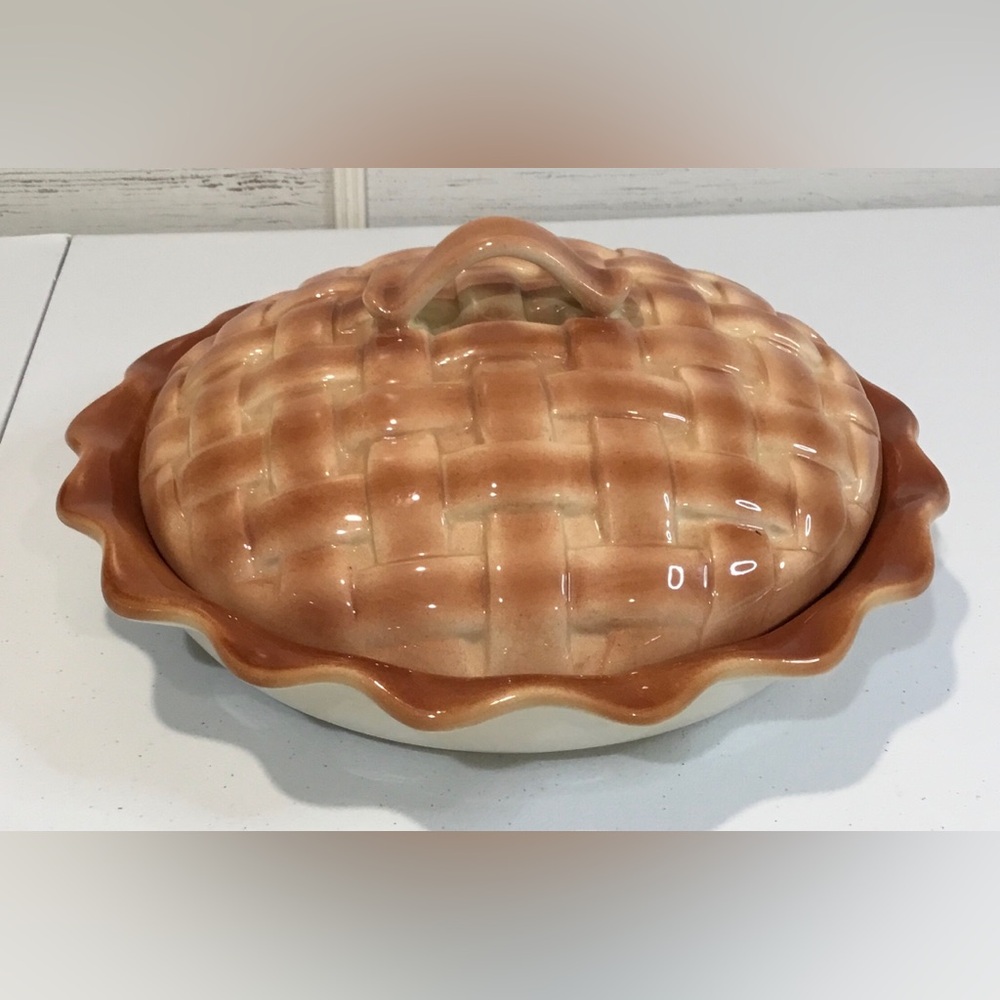 Vintage Ceramic Strawberry Pie Plate & Matching Basketweave Lid Keeper
